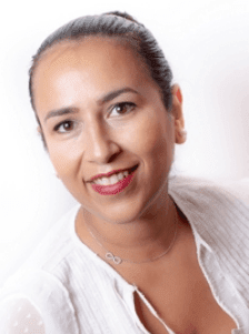 jihane - conseillère assurance expatrié senior