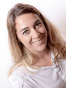 julie - conseillère assurance expatrié senior