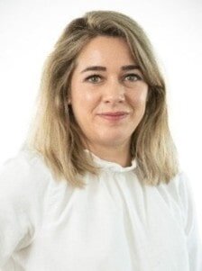 julie - conseillère assurance expatrié senior